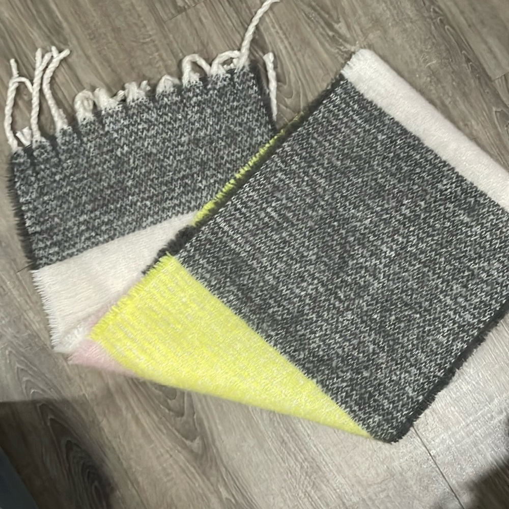 Amazon Essential Scarf